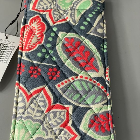 A Bundle of Two (2) Vera Bradley New Items with Tags - Picture 3 of 8